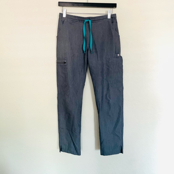 Figs Technical Graphite Bundle Top & Pants - Picture 8 of 11